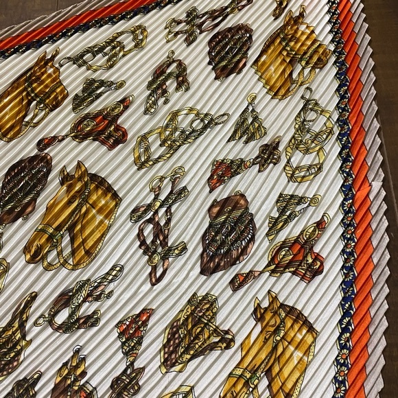 Luxury inspired scarf - Picture 7 of 7